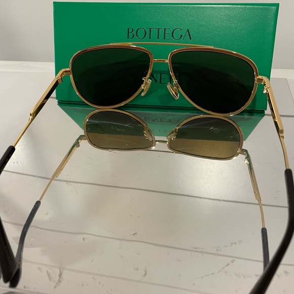 BOTTEGA VENETA BV1240S-002 MEN'S SUNGLASSES - Picture 6 of 9